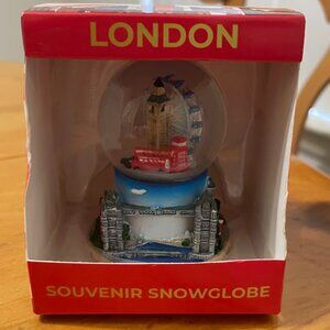 London, England souvenir glass snowglobe
